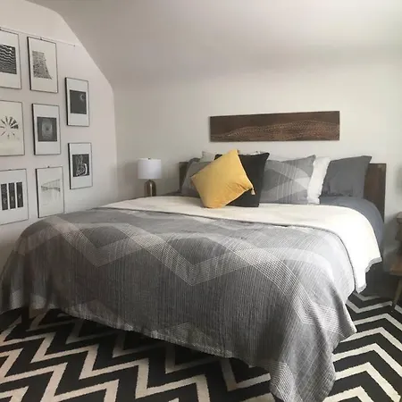 Gallery Loft Of Oak Park #1 Top Host In Il